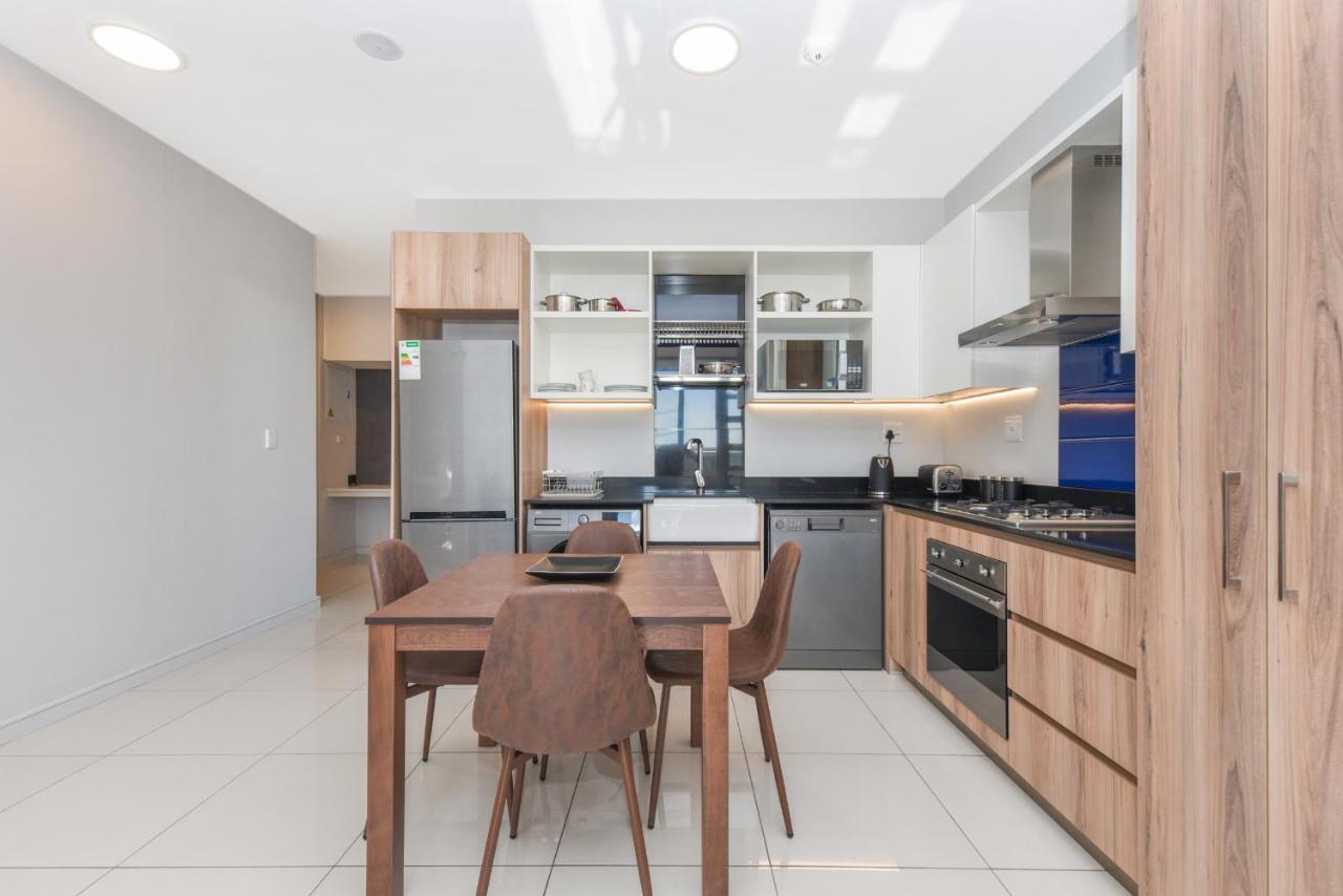 The Median Rosebank Luxury Apartment - Building With Generator Johannesburg Exterior photo
