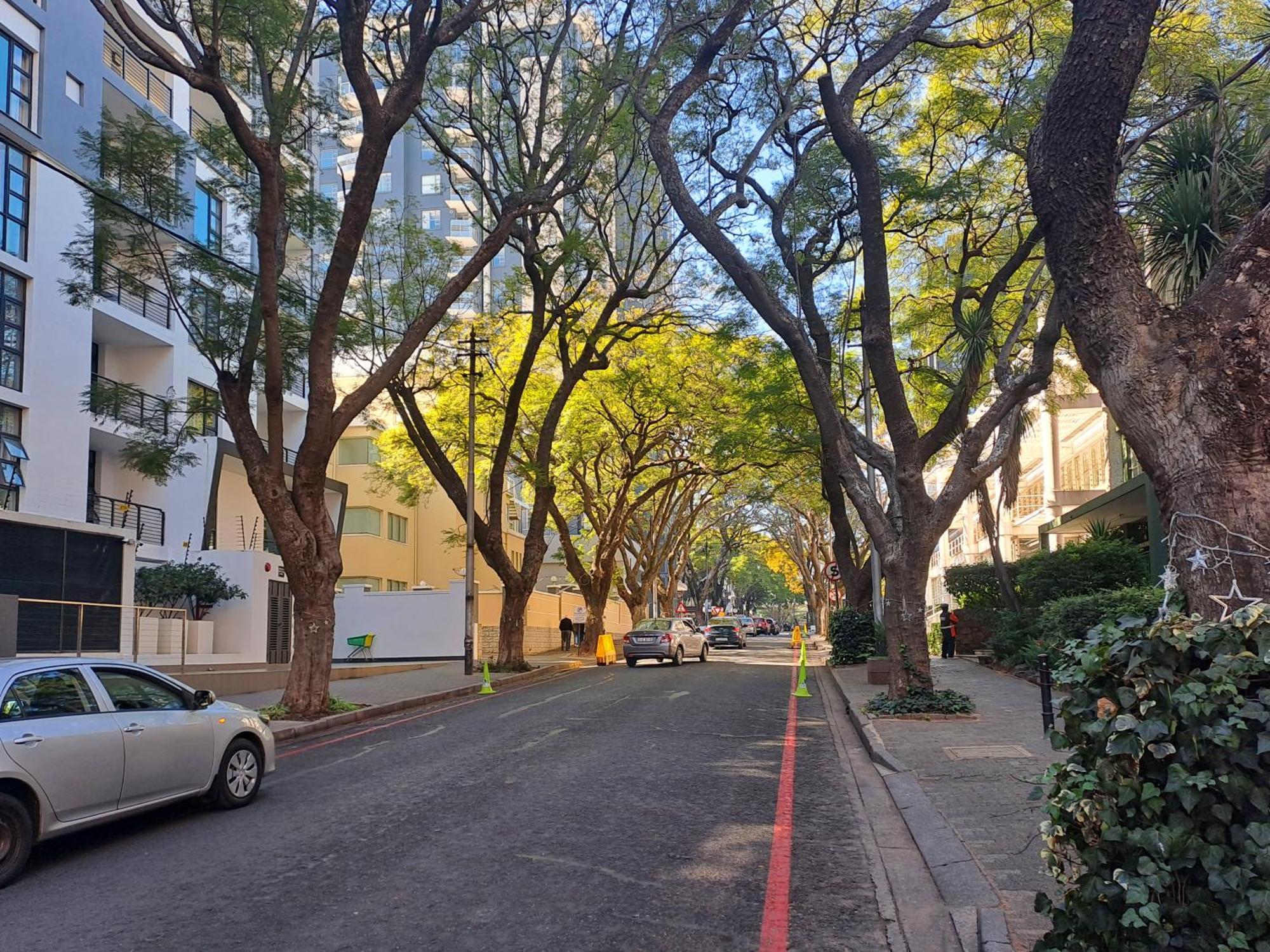 The Median Rosebank Luxury Apartment - Building With Generator Johannesburg Exterior photo